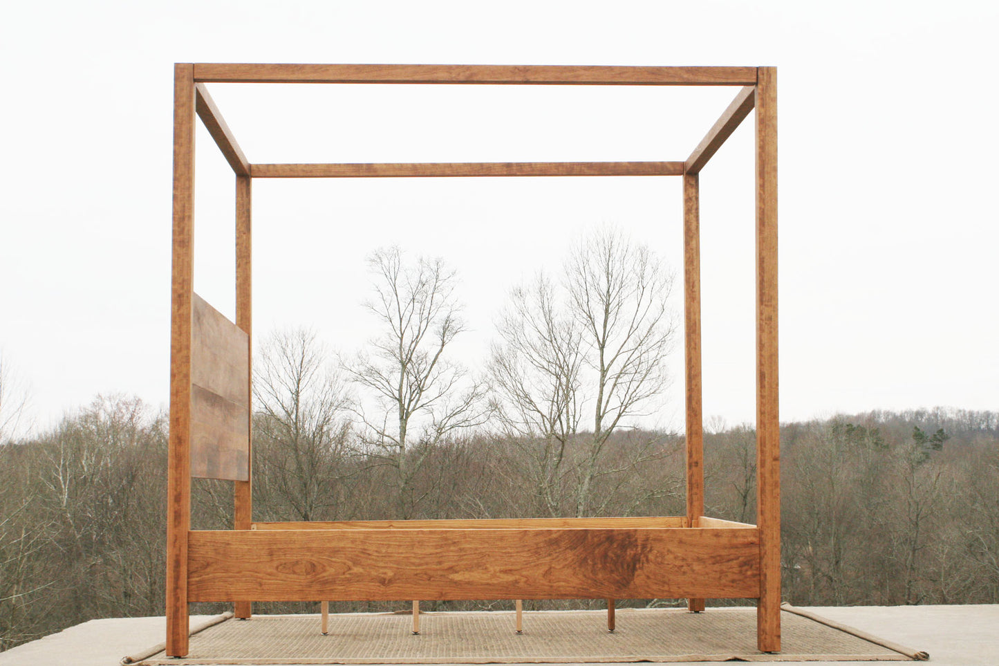 side view Canopy Bed with a square headboard