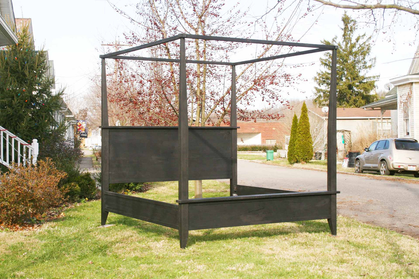 Canopy Bed with Sideboard Trim and Tapered Posts