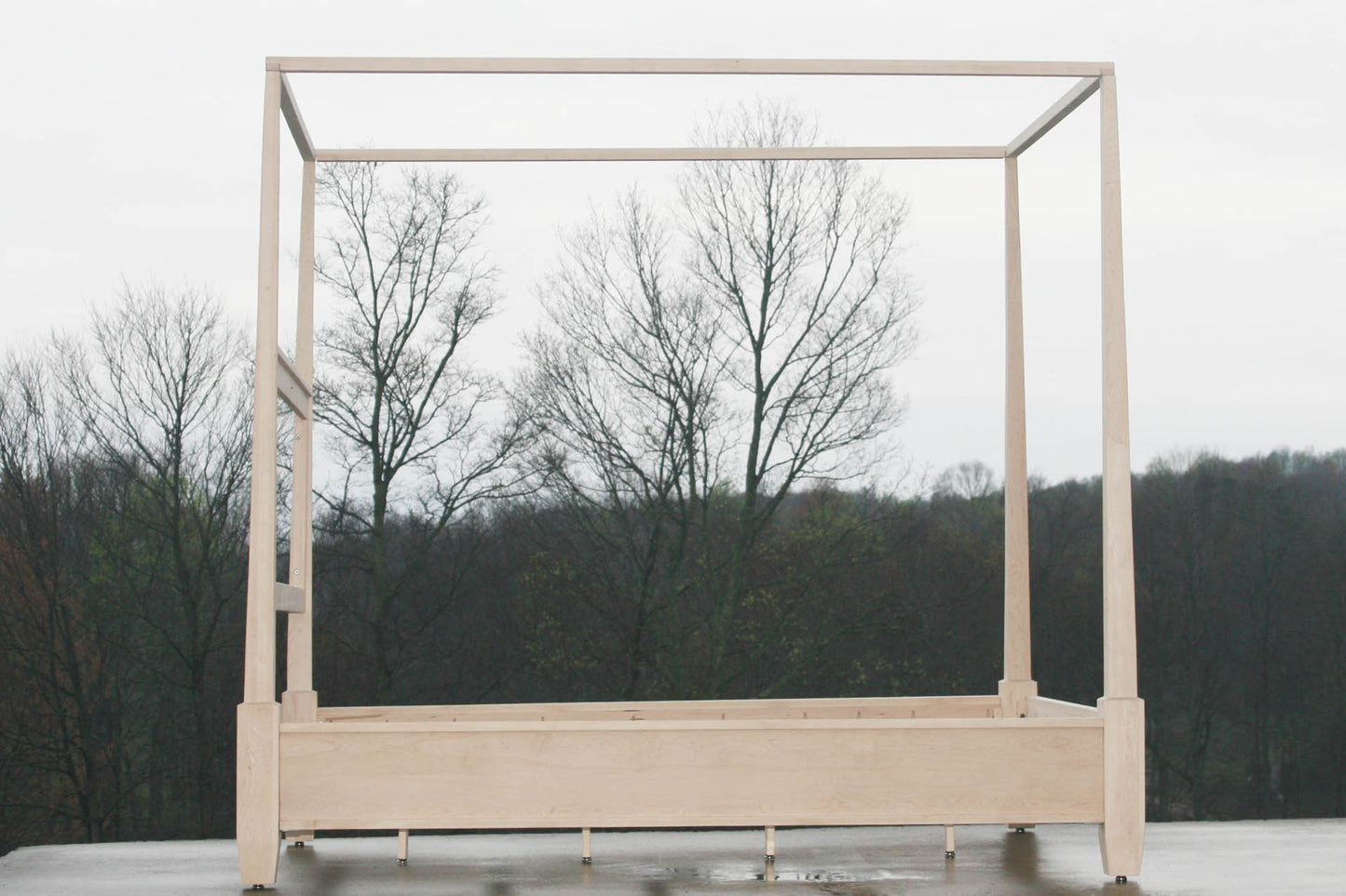 Canopy bed with block feet and tapered posts side view