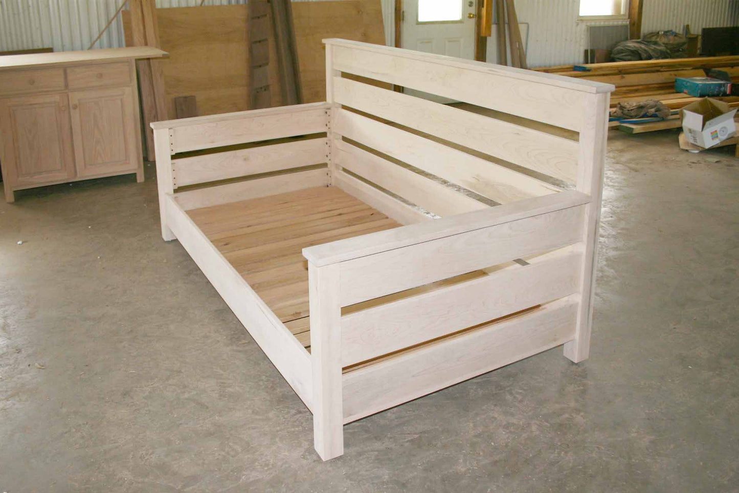 side view day bed with horizontal back and sides