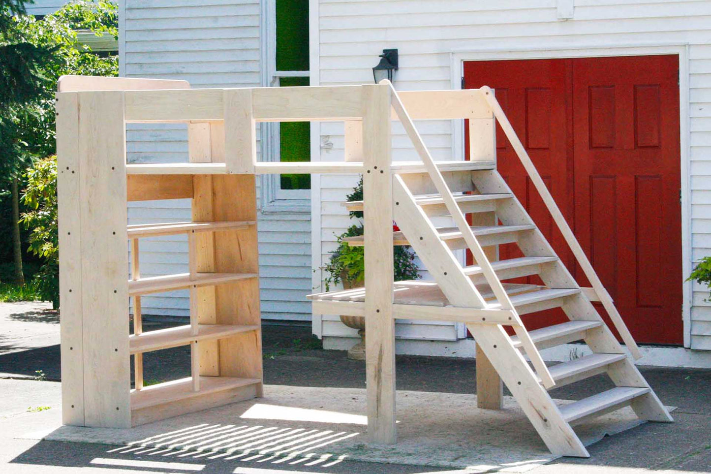 Loft bed with desk, stairs, and medium-depth shelves lbsnv01