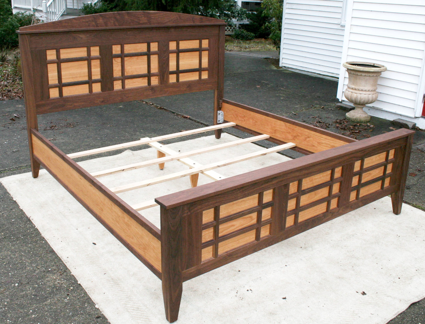 box bed with a grid pattern support view