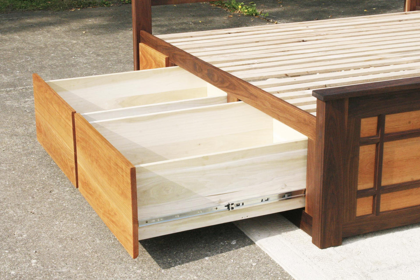 close up drawers open Storage Bed with 4 drawers and grid-trim