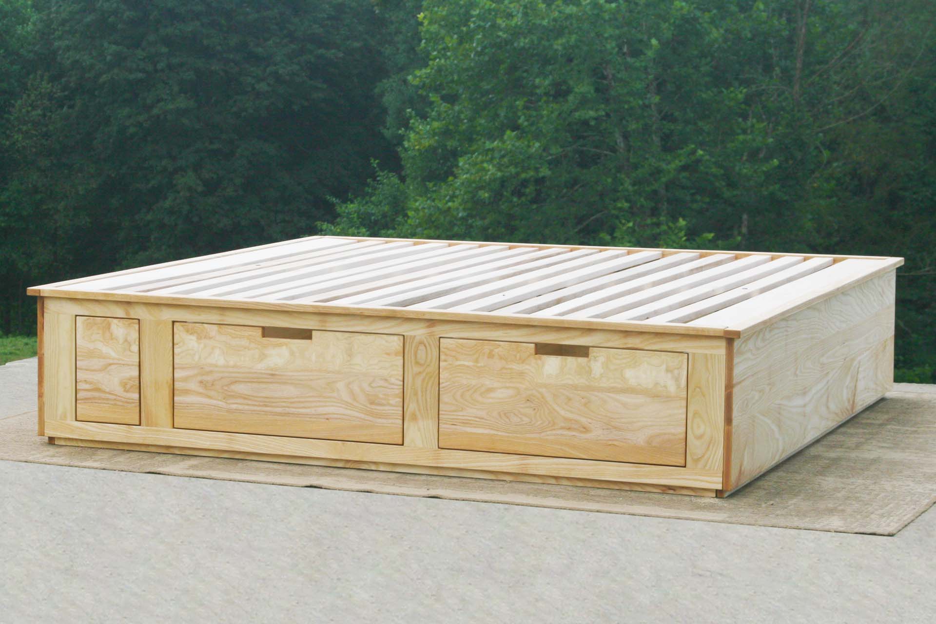 natural Platform or Tatami Bed with 4 drawers
