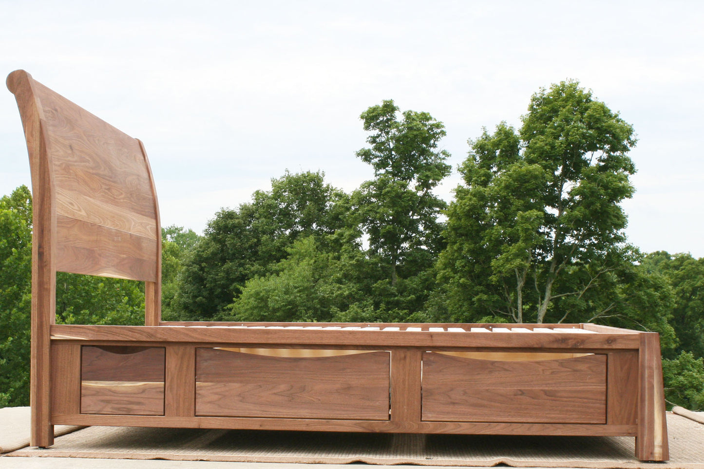 side view Sleigh Platform bed with 4 drawers and large posts