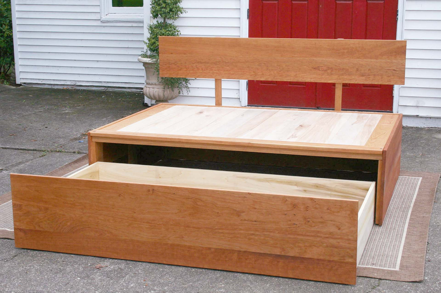 front view trundle out day bed with trundle