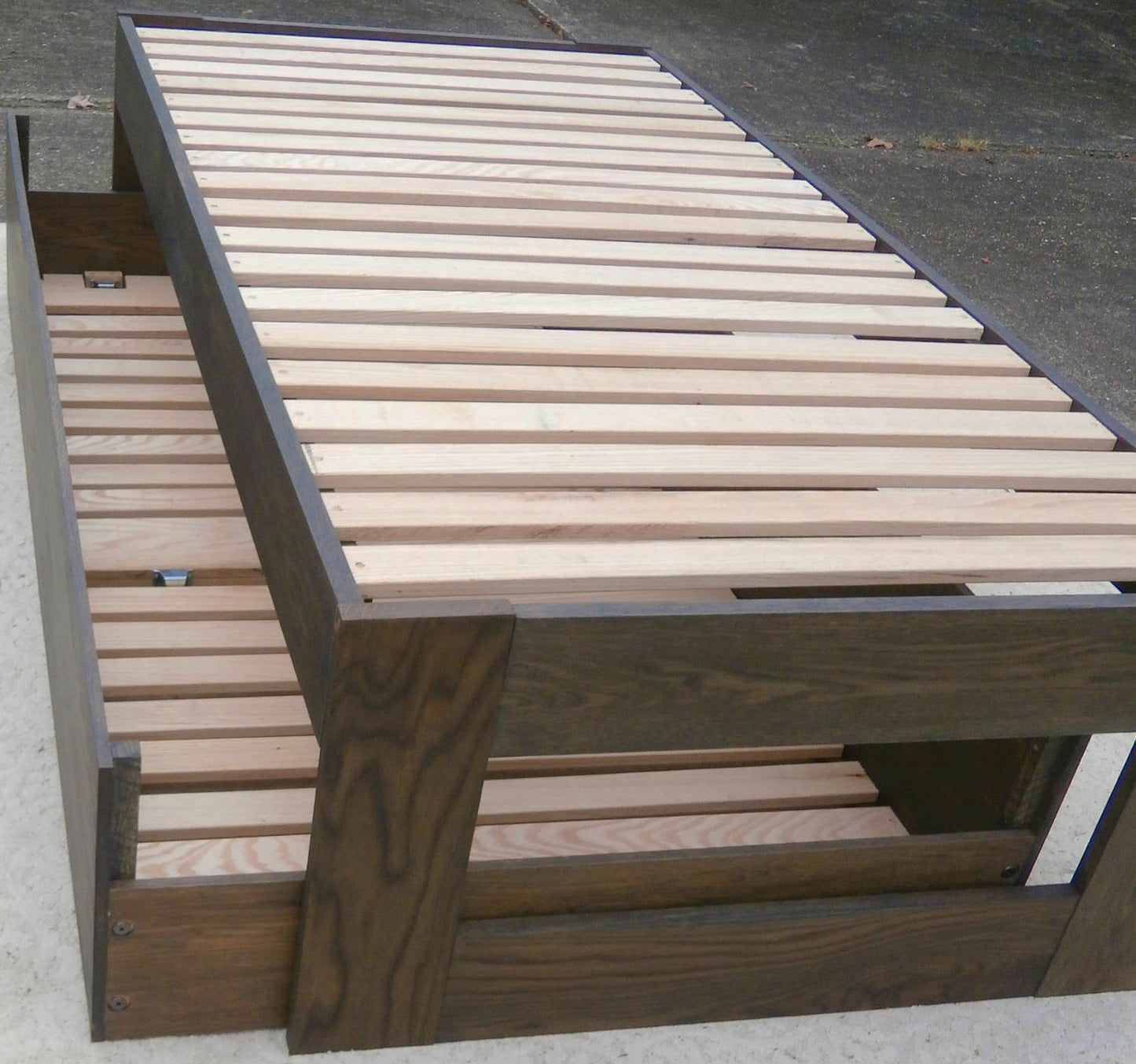 close up twin trundle bed