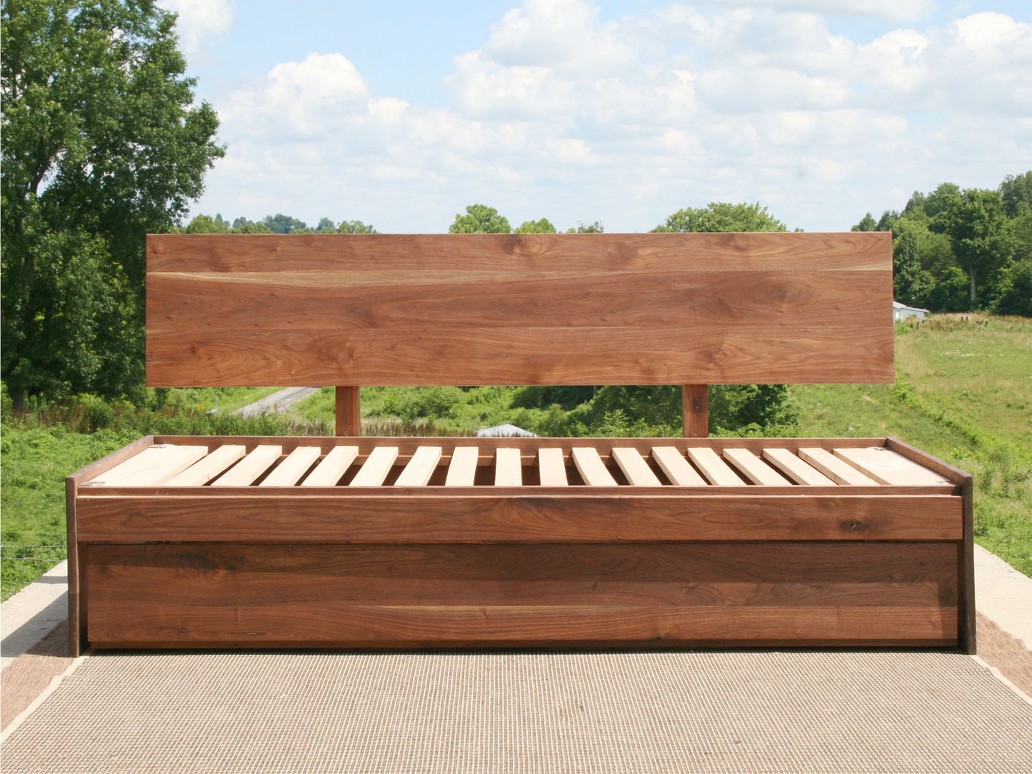 daybed with trundle front view