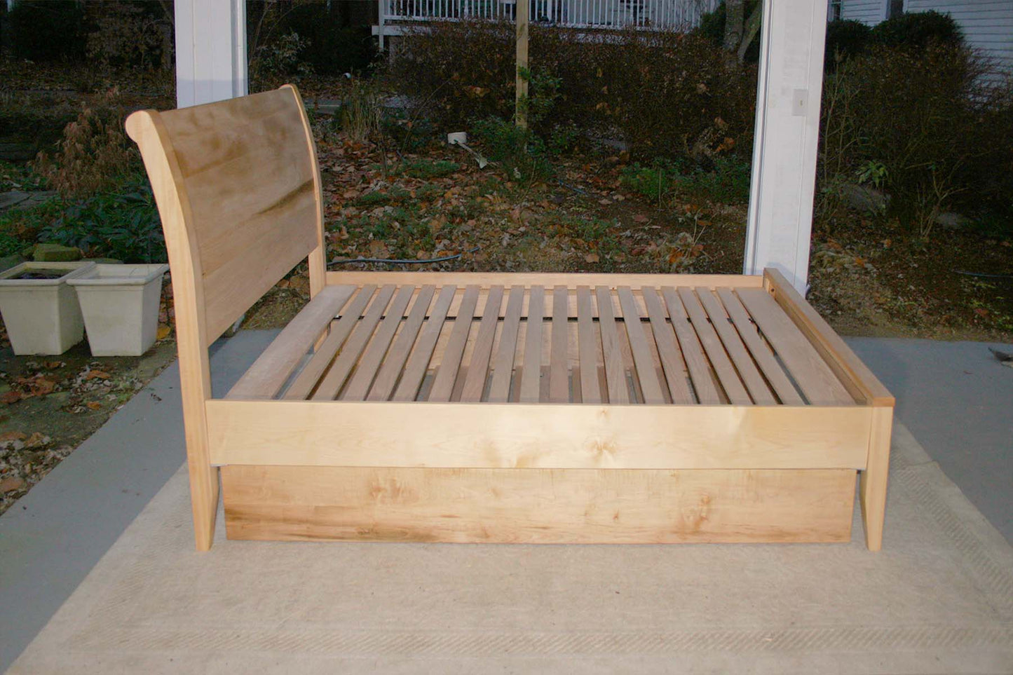 side view Sleigh Bed with trundle