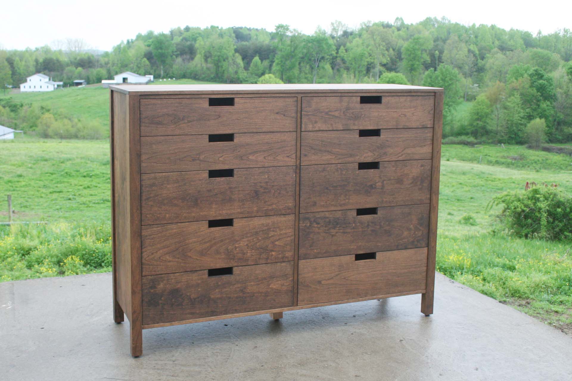 10 drawer dresser in walnut wood