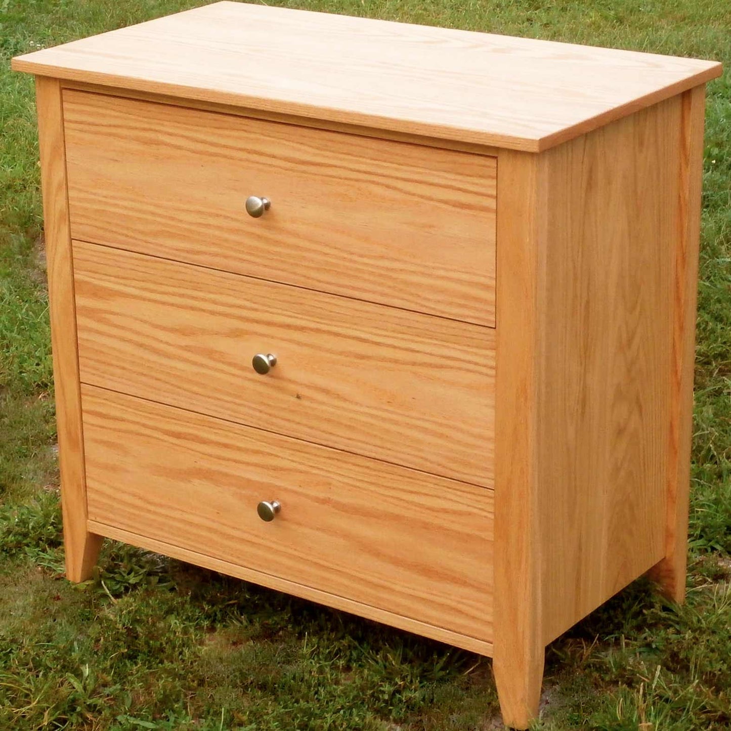 3 drawer dresser side angled view