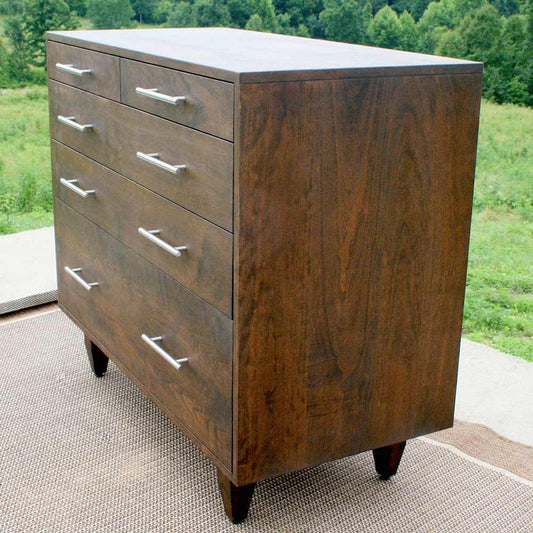 Bachelor’s chest with 5 drawers and flat panel sides side view