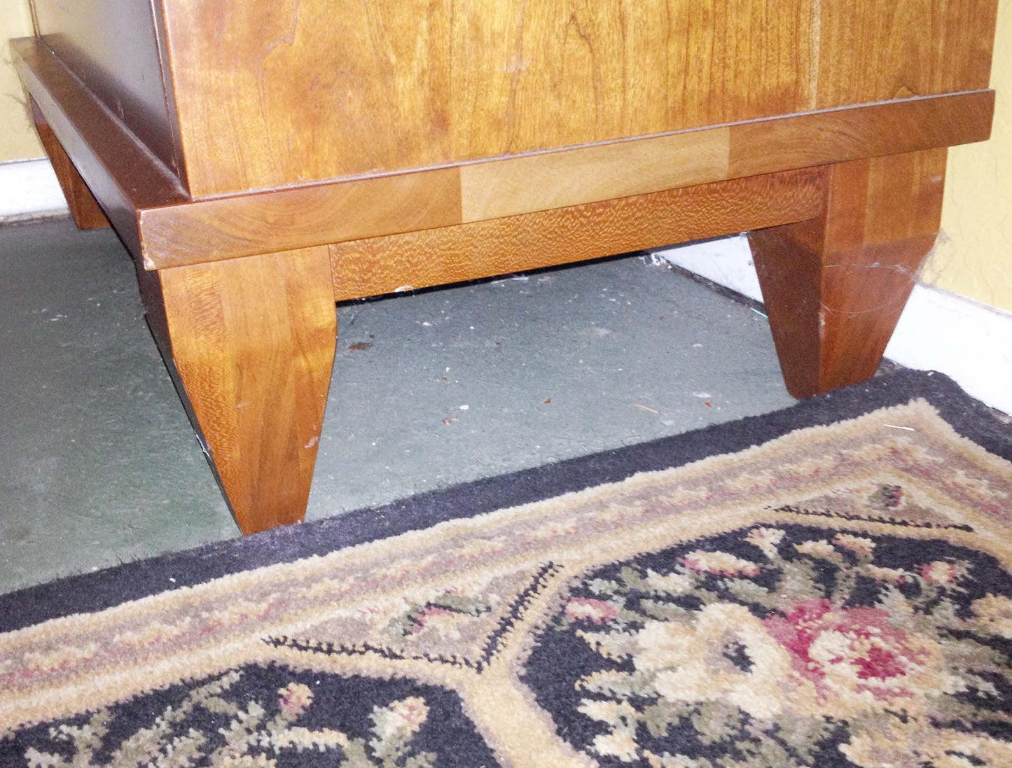 Tall Chest with 6 Drawers straight on feet view