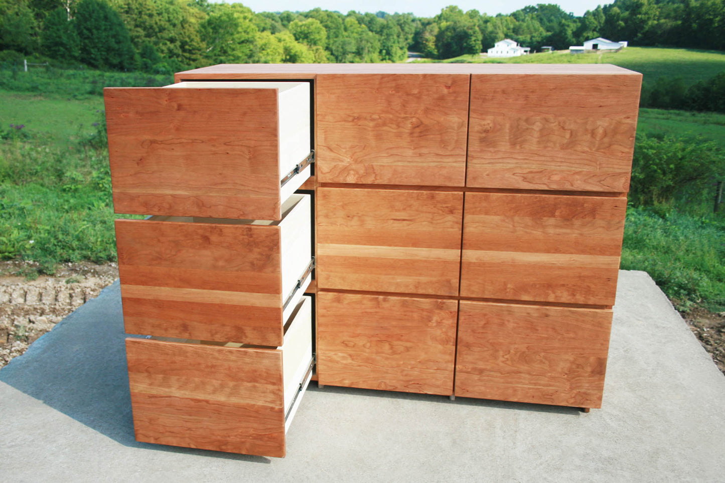 9 Drawer Dresser with open Overlap Drawers