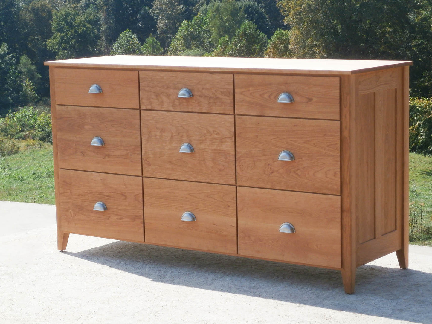 9 Drawer Dresser with Flat Paneled Ends and Overlap Drawers