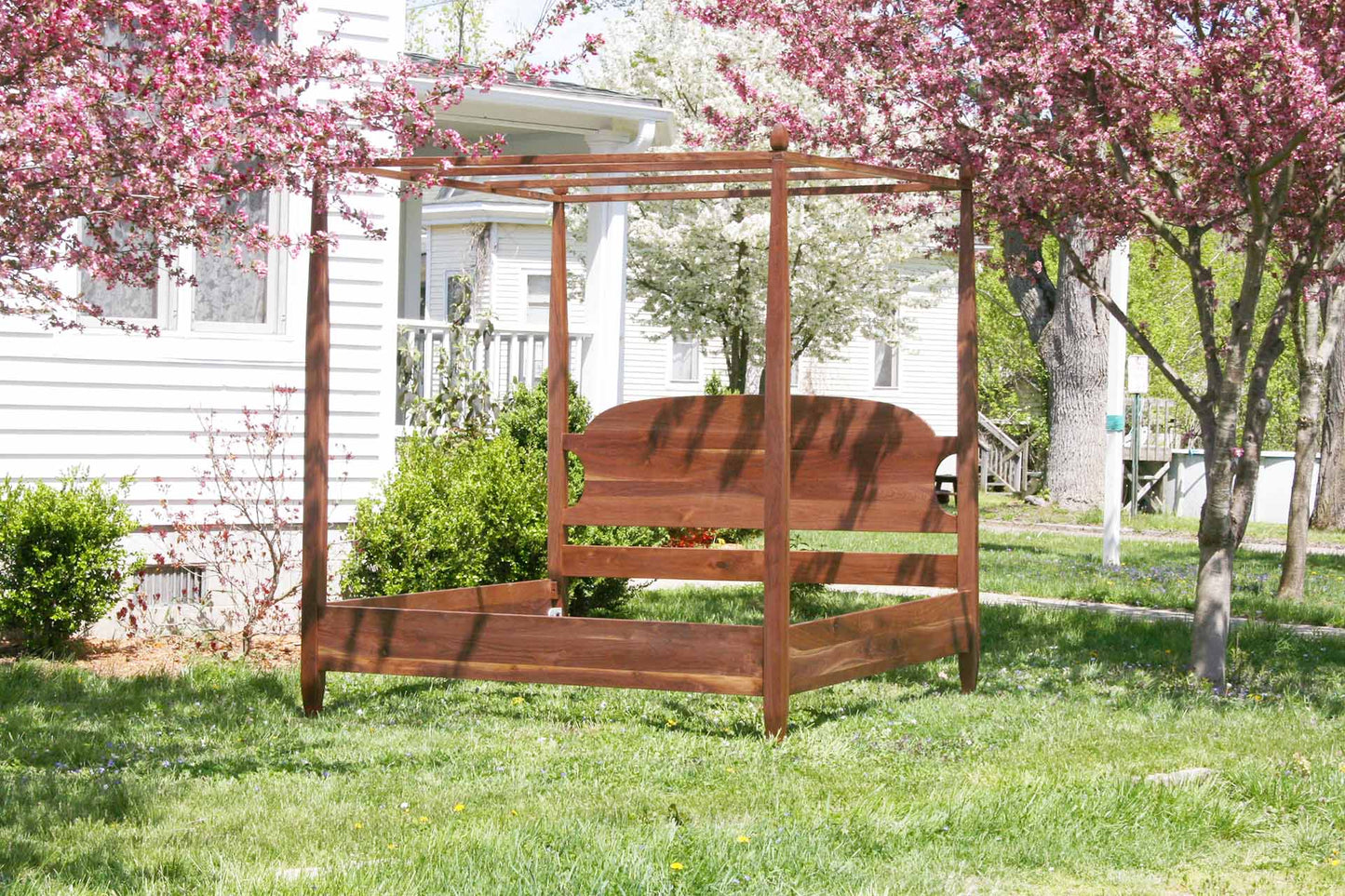 canopy bed with tapered posts and curved headboard
