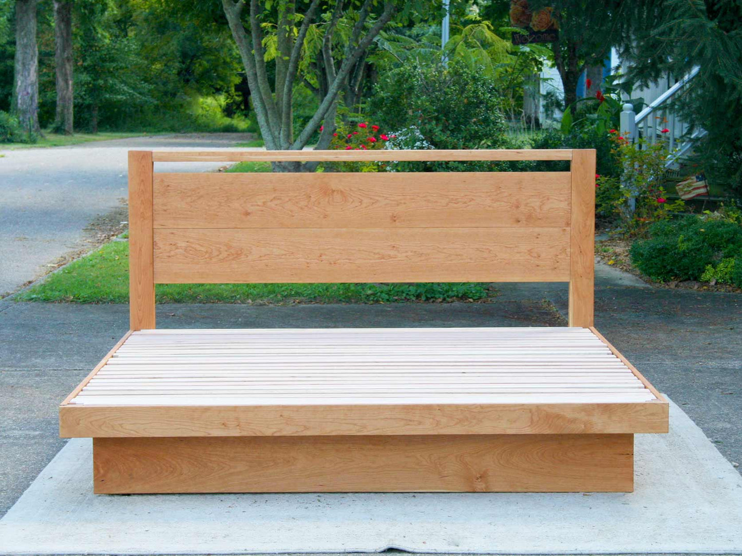 front view Platform bed with 4 drawers and headboard with top bar