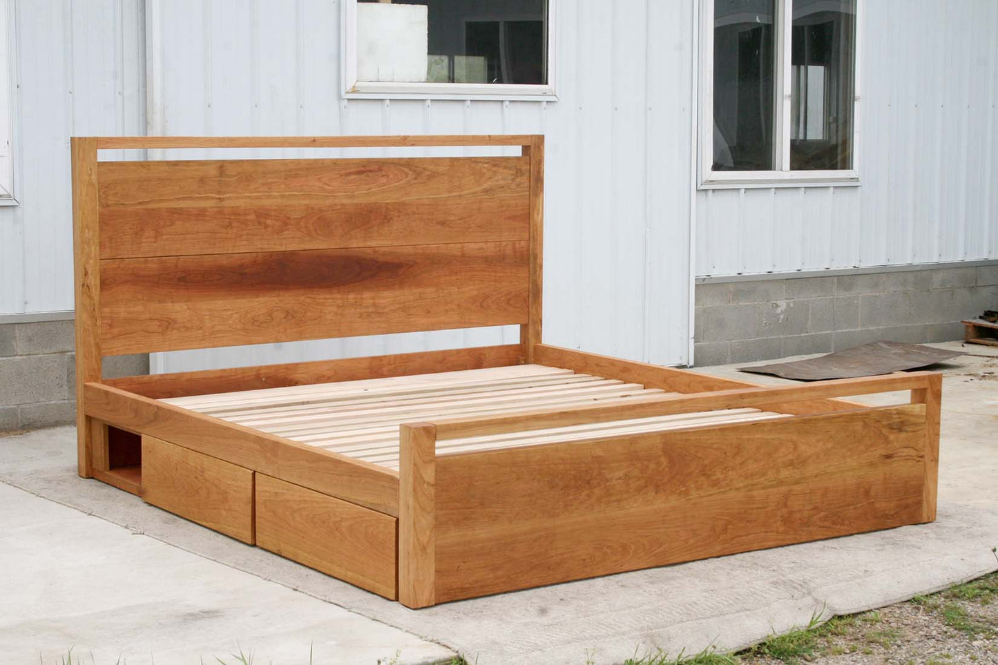Platform Bed with 4 drawers and square posts side view