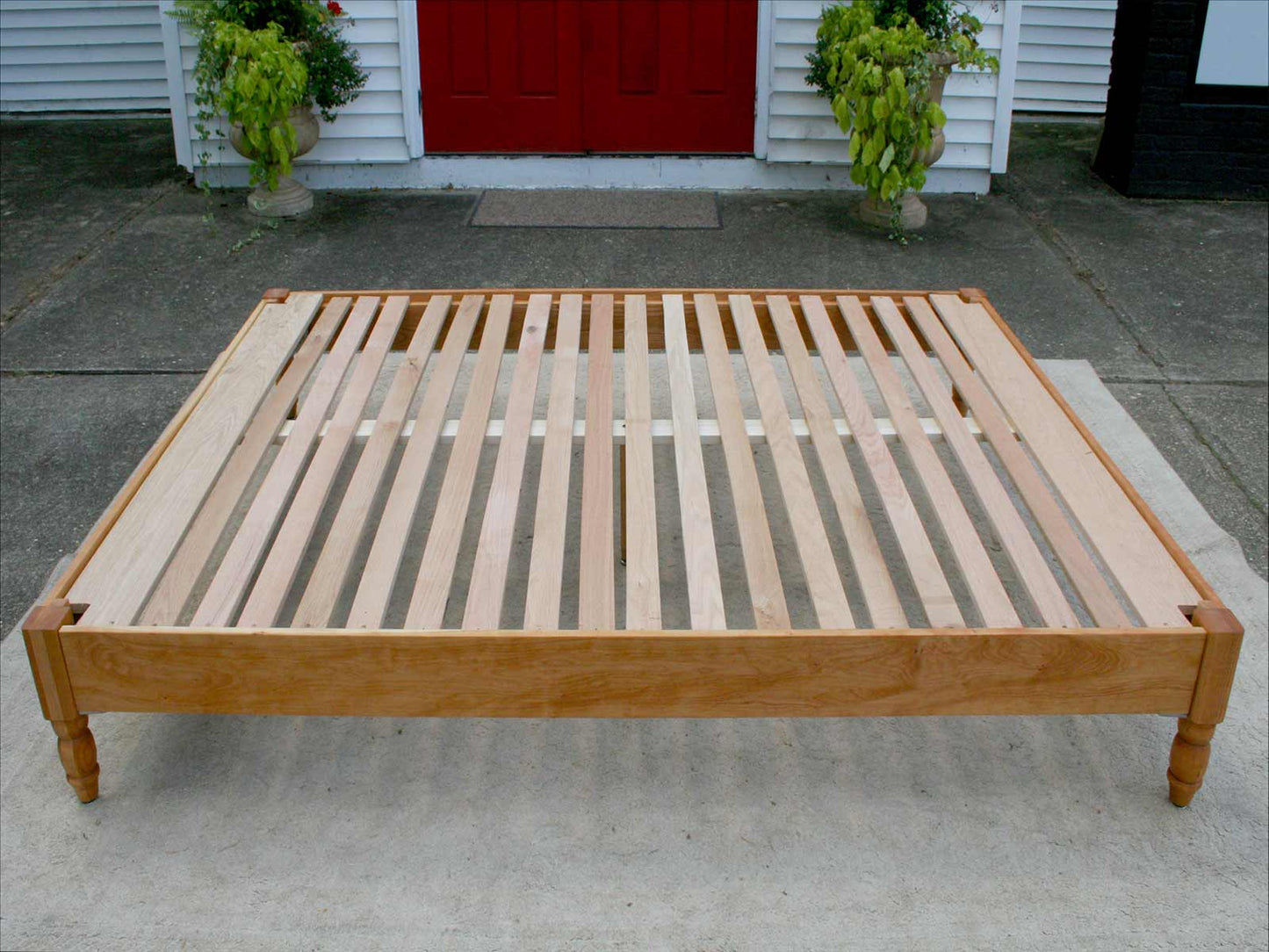 platform bed with turned corner posts side view