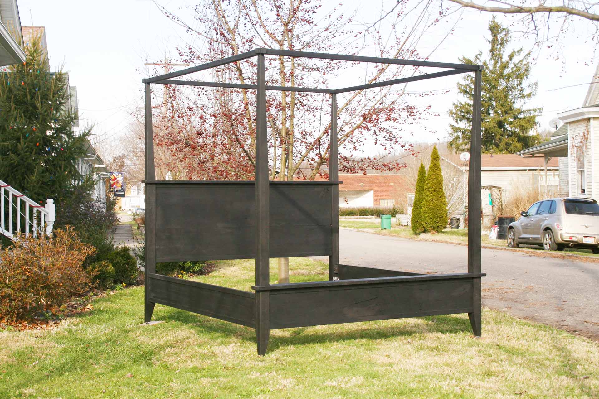 Canopy Bed with Sideboard Trim and Tapered Posts