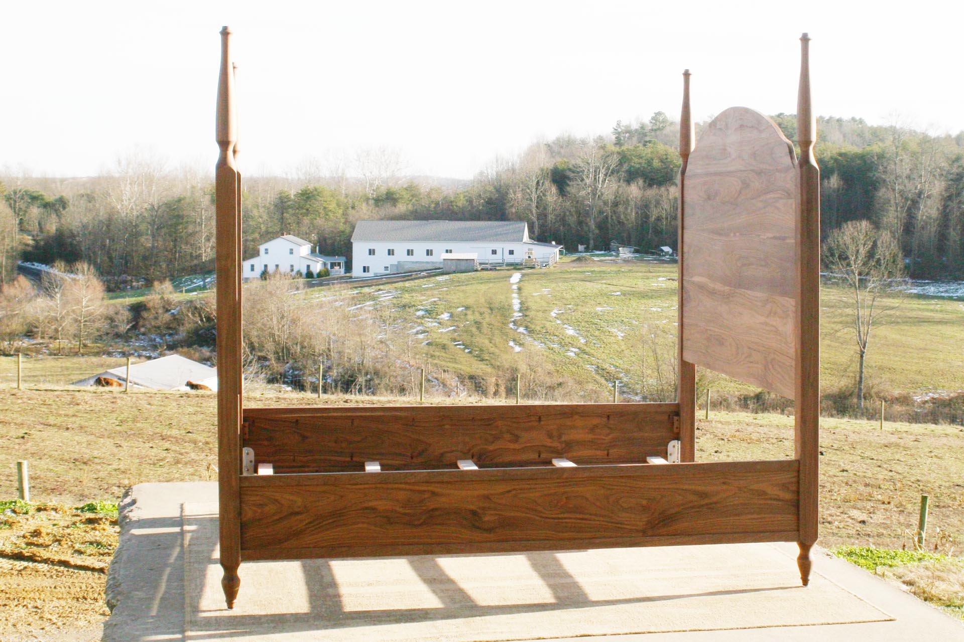 Walnut Spidle Bed
