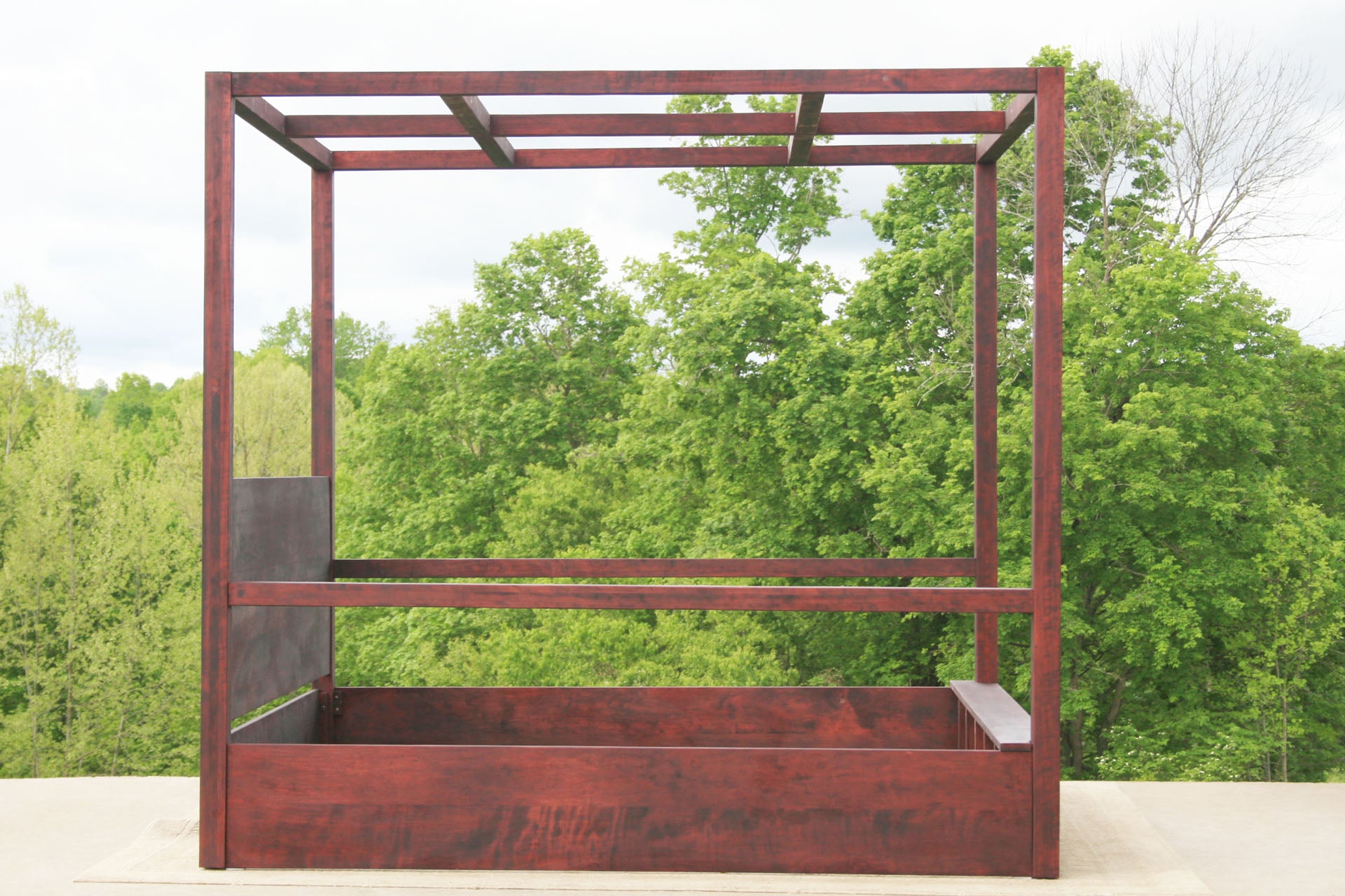 side view of a Canopy Bed with straight posts and side rails