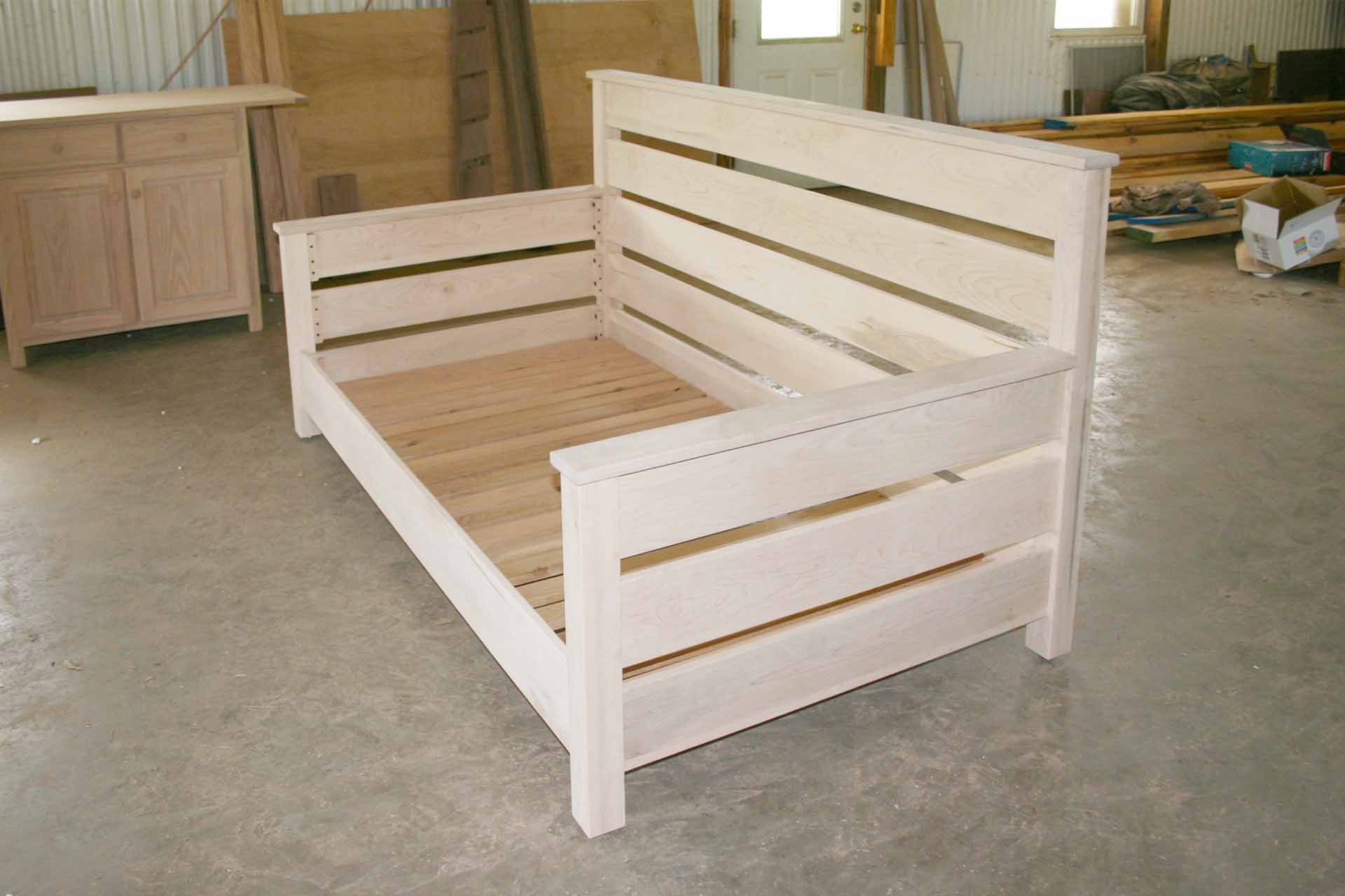 side view day bed with horizontal back and sides