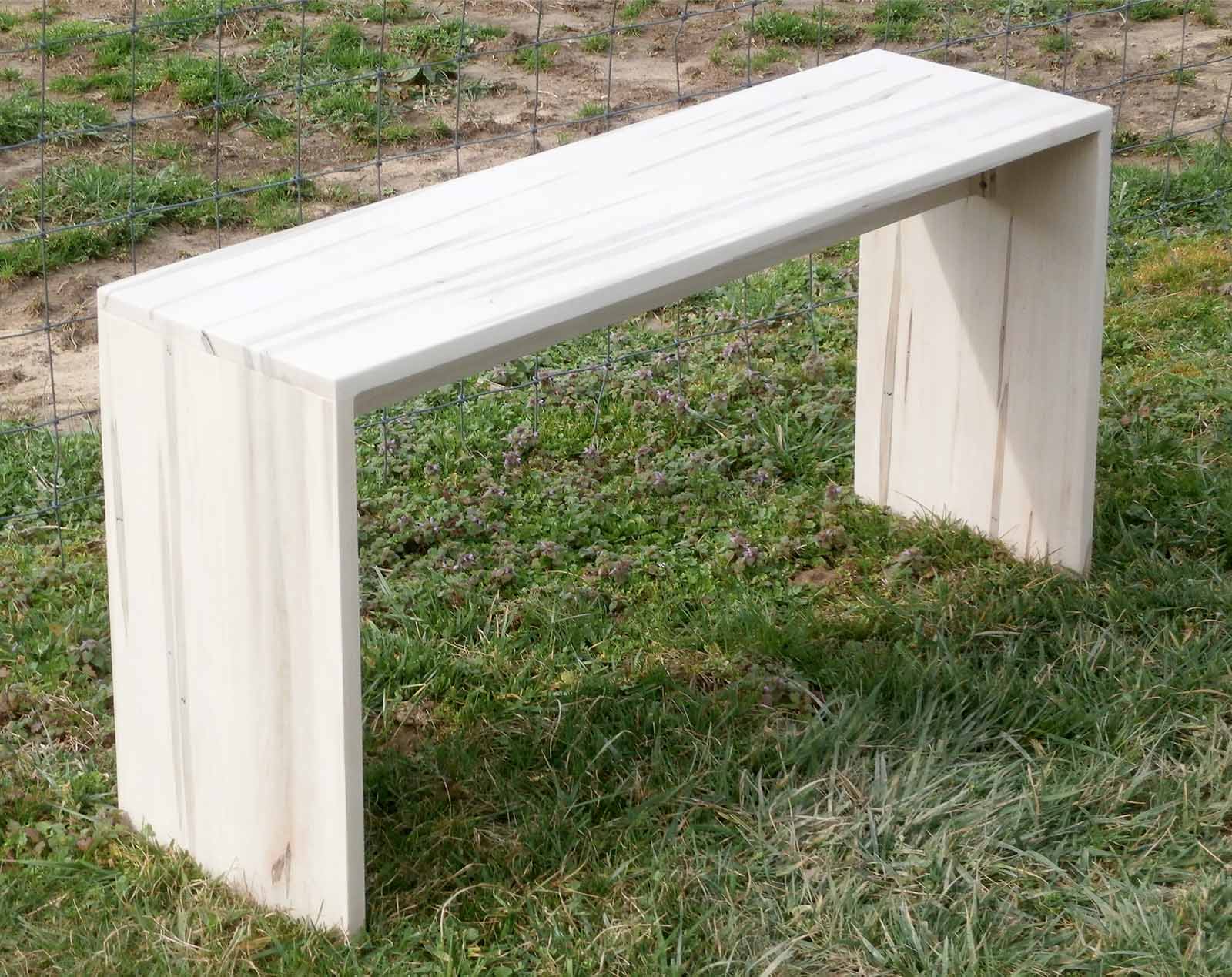 angled view Simple Table 