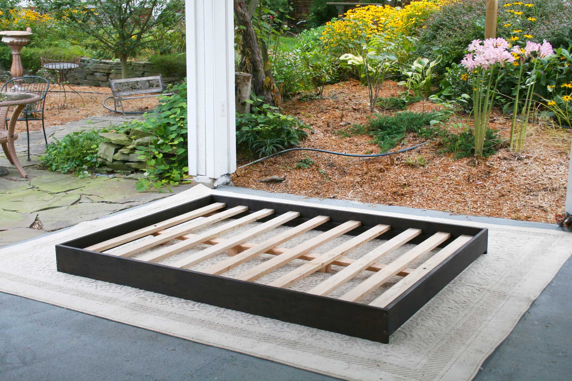 Low platform bed