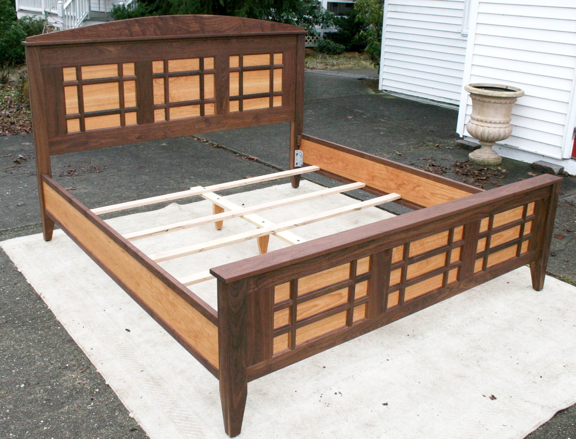 box bed with a grid pattern support view