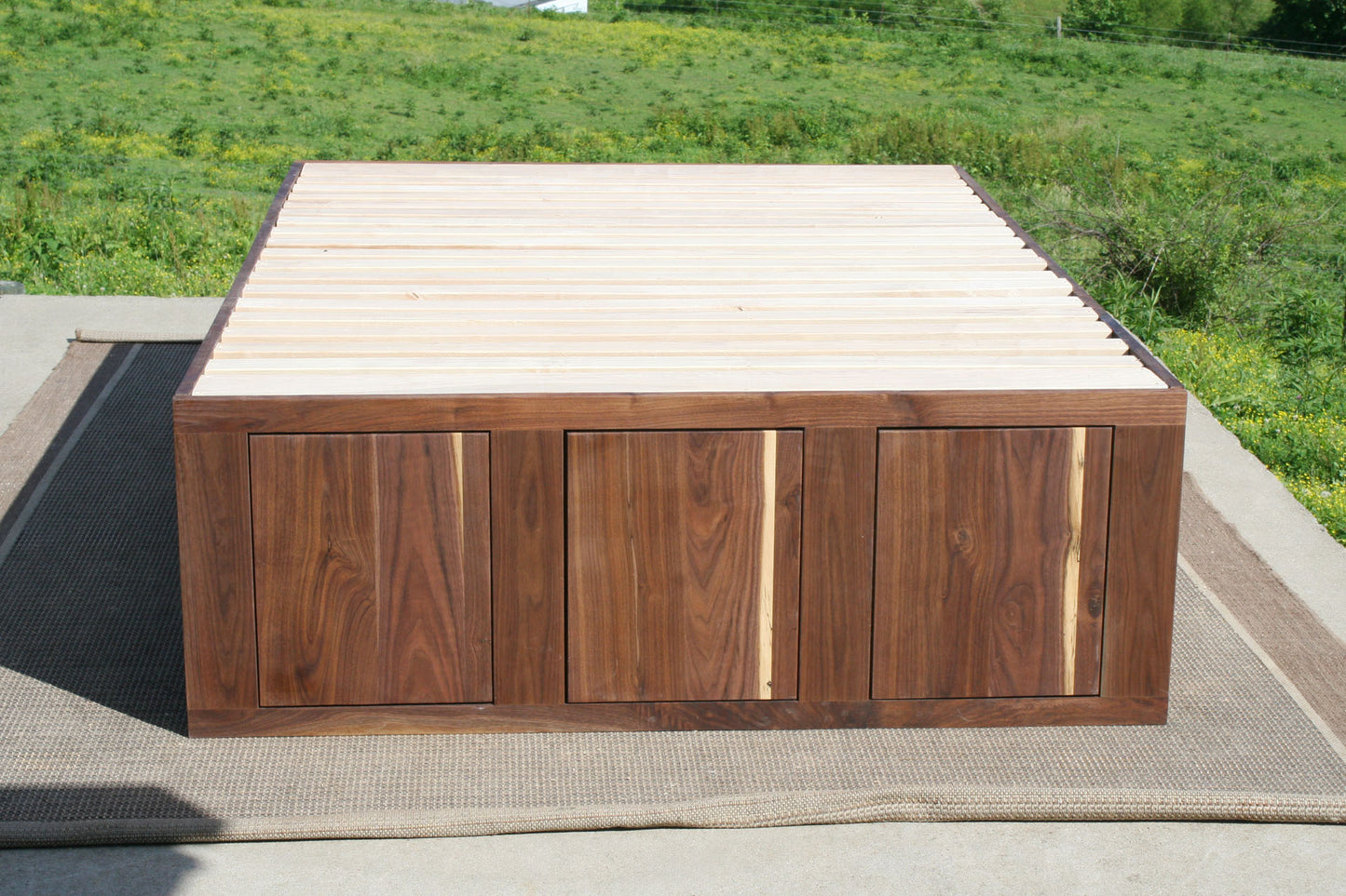 front view natural Mates bed with 6 drawers on 1 side