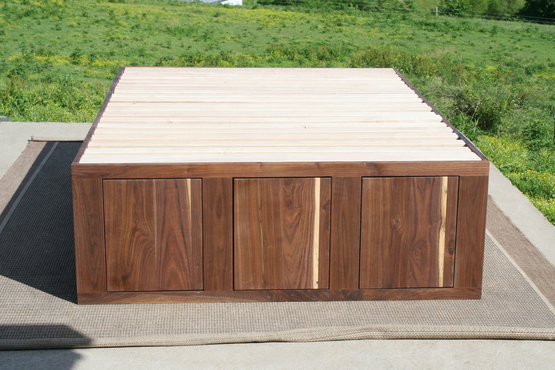 front view natural Mates bed with 6 drawers on 1 side