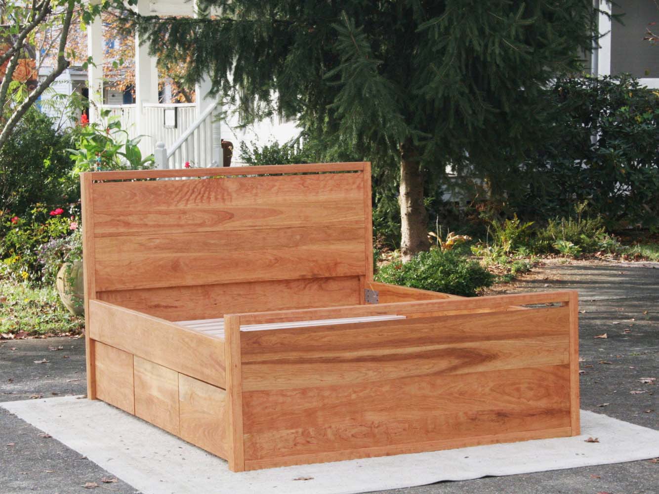 Recessed Platform Bed with 6 drawers NdRnV01b - Solid Custom Heirlooms