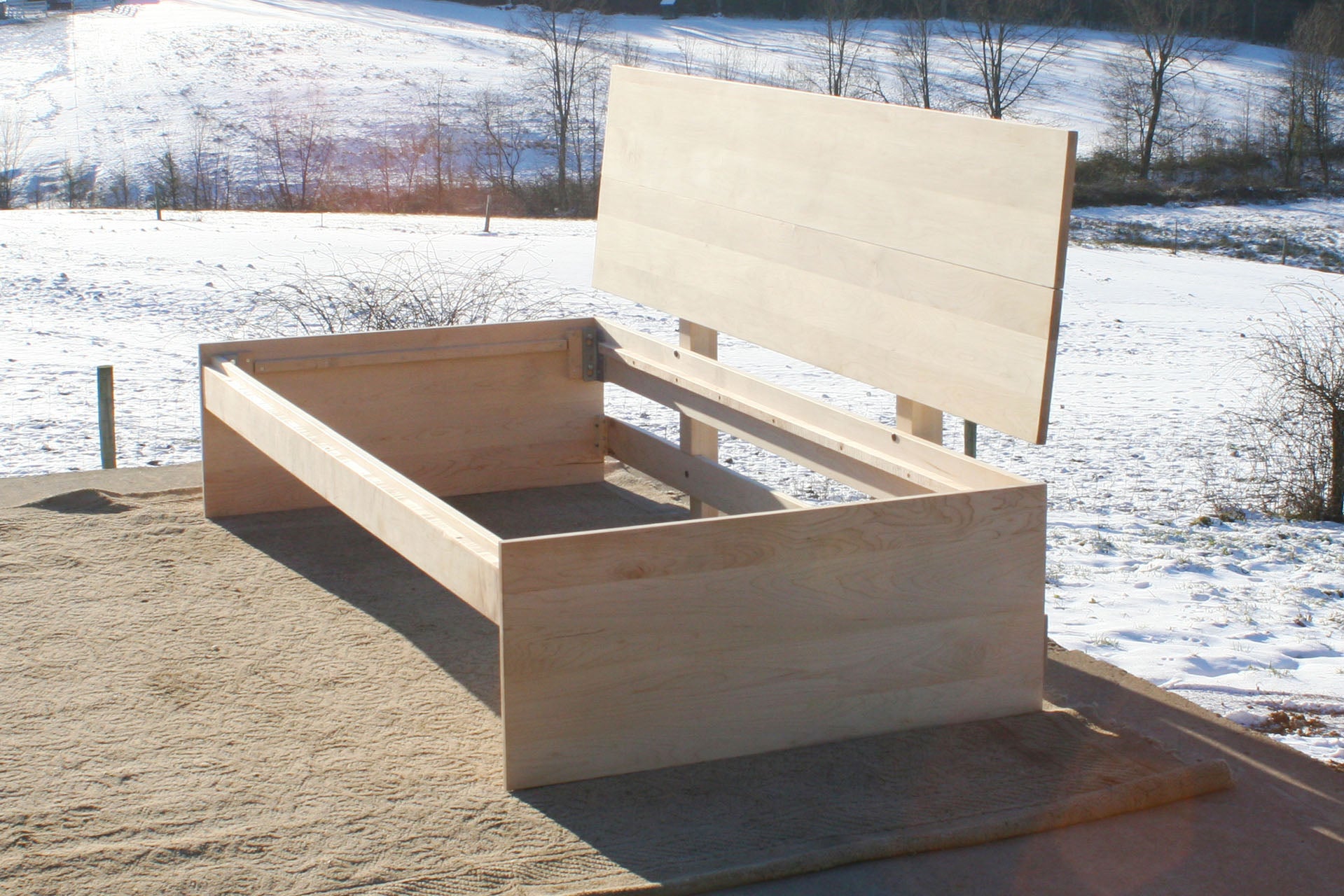Daybed with trundle and backboard side view without trundle