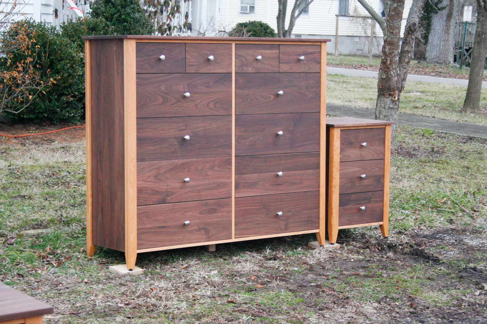 12 drawer dresser hardwood trim with attendant dresser