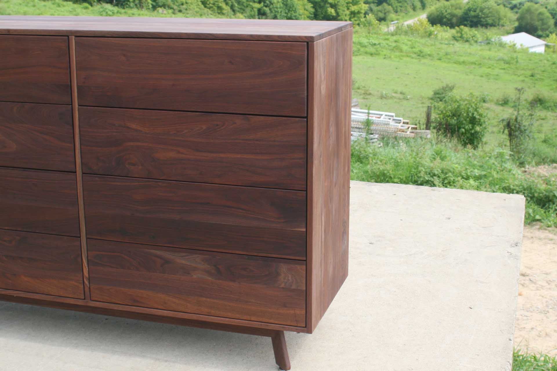 close up solid hardwood 8 drawer dresser no handles