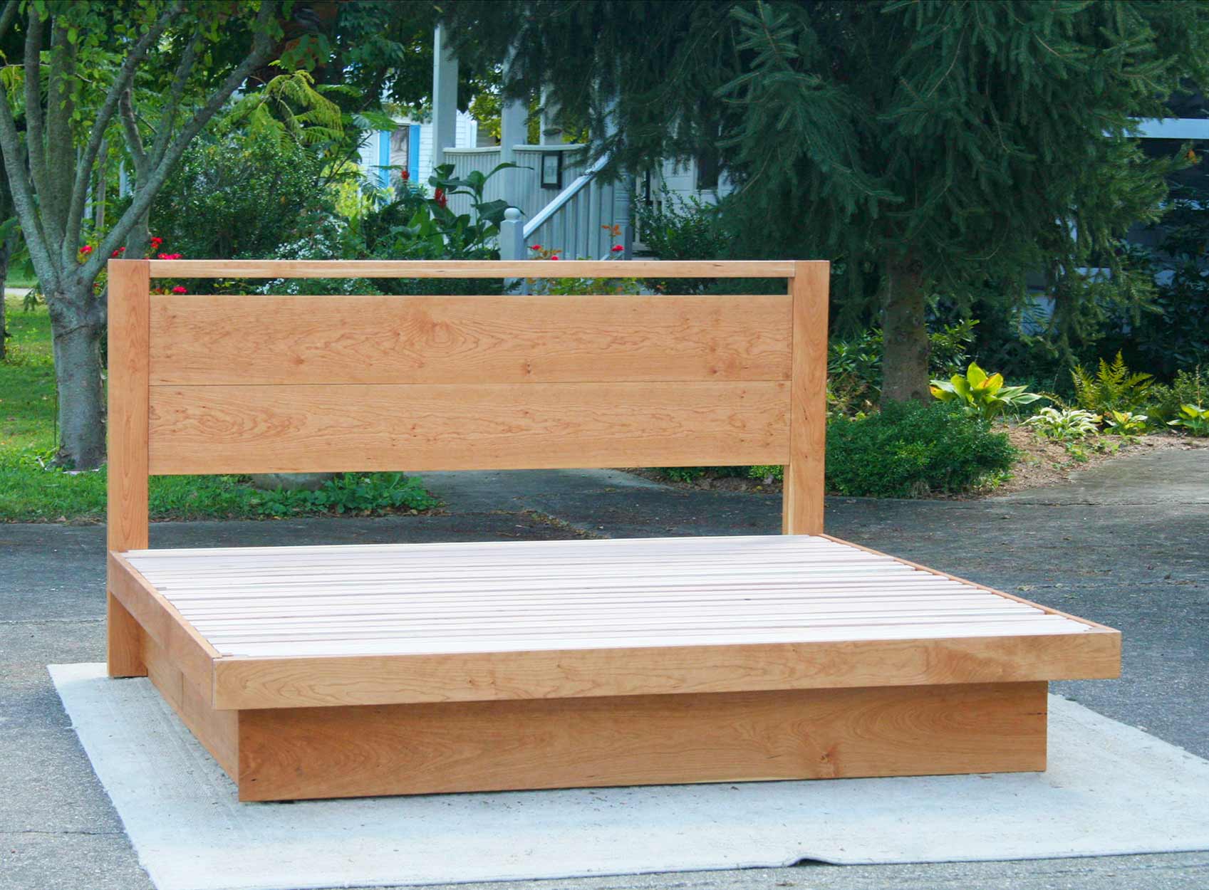 Platform bed with 4 drawers and headboard with top bar