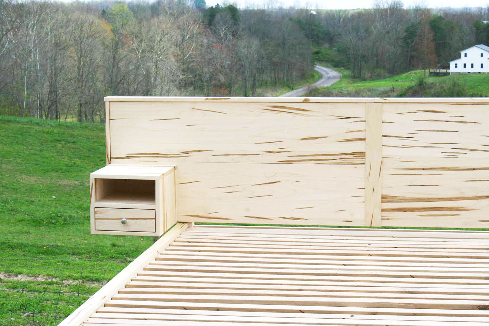 headboard of Platform Bed with 4 drawers, wide headboard and built-in side tables